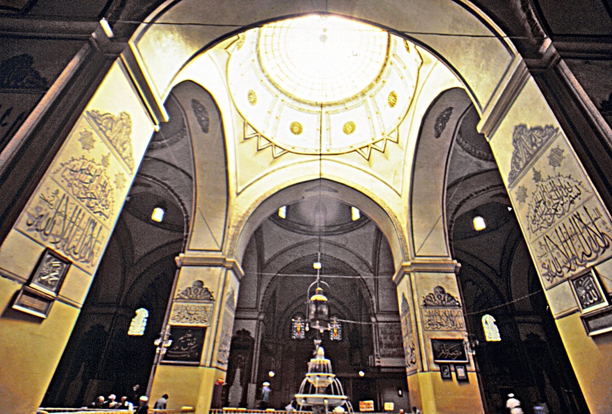 Bursa Ulucamii’nin içinden bir görünüş