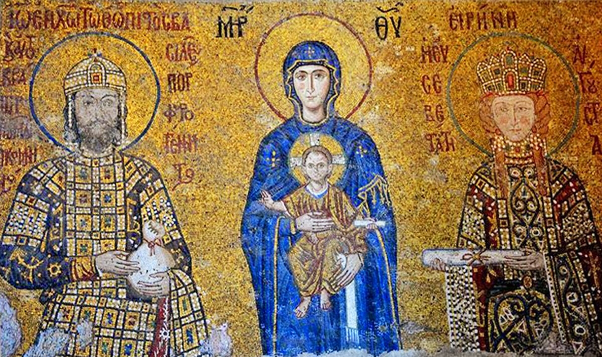 Büyük Ayasofya mozaiklerinden bir başkasında Komnenos hânedanından İmparatorII. Ioannes ve karısı Irene – Fatih/İstanbul
