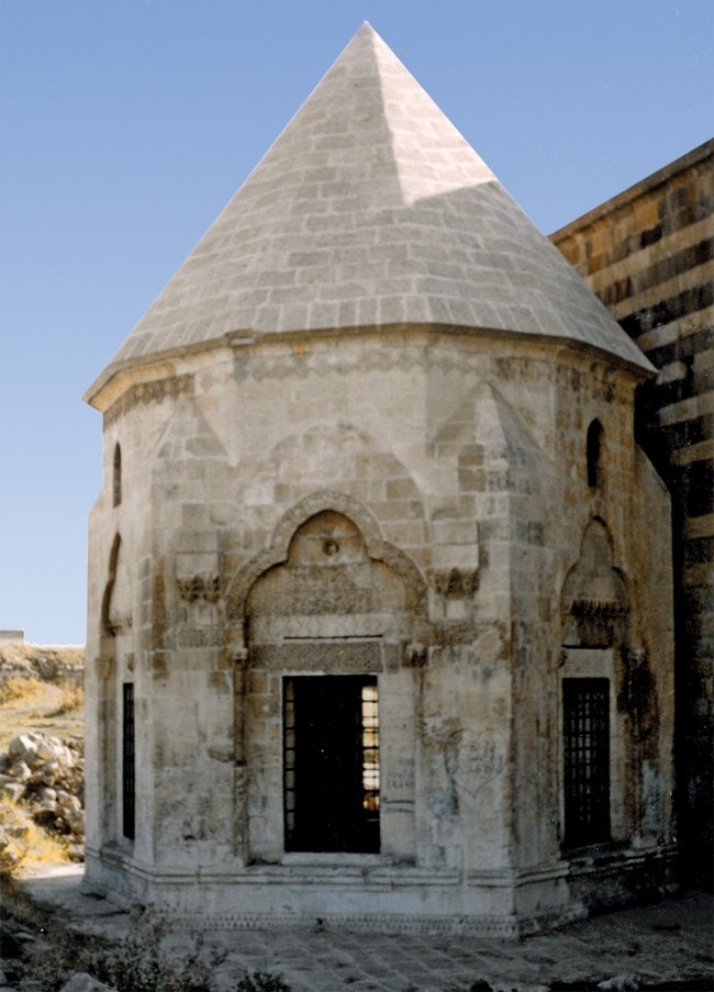 Hüsrev Paşa Türbesi – Van