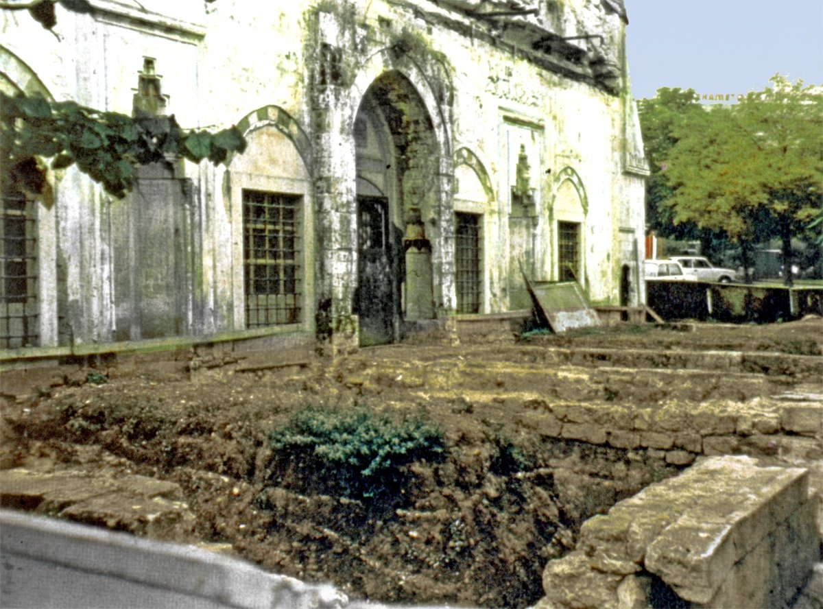 İbrâhim Paşa Camii’nin yıkılmış durumdaki son cemaat yeri