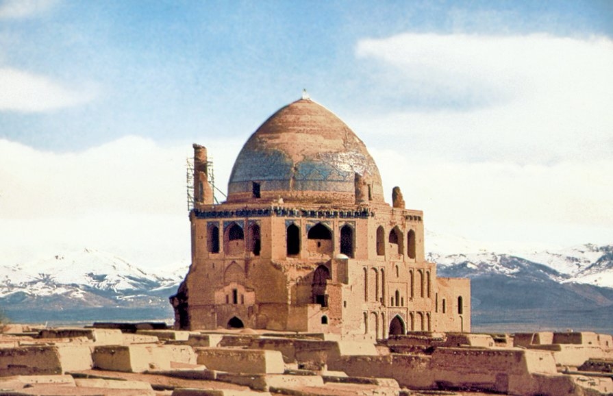 Olcaytu Han’ın Sultâniye’deki türbesi