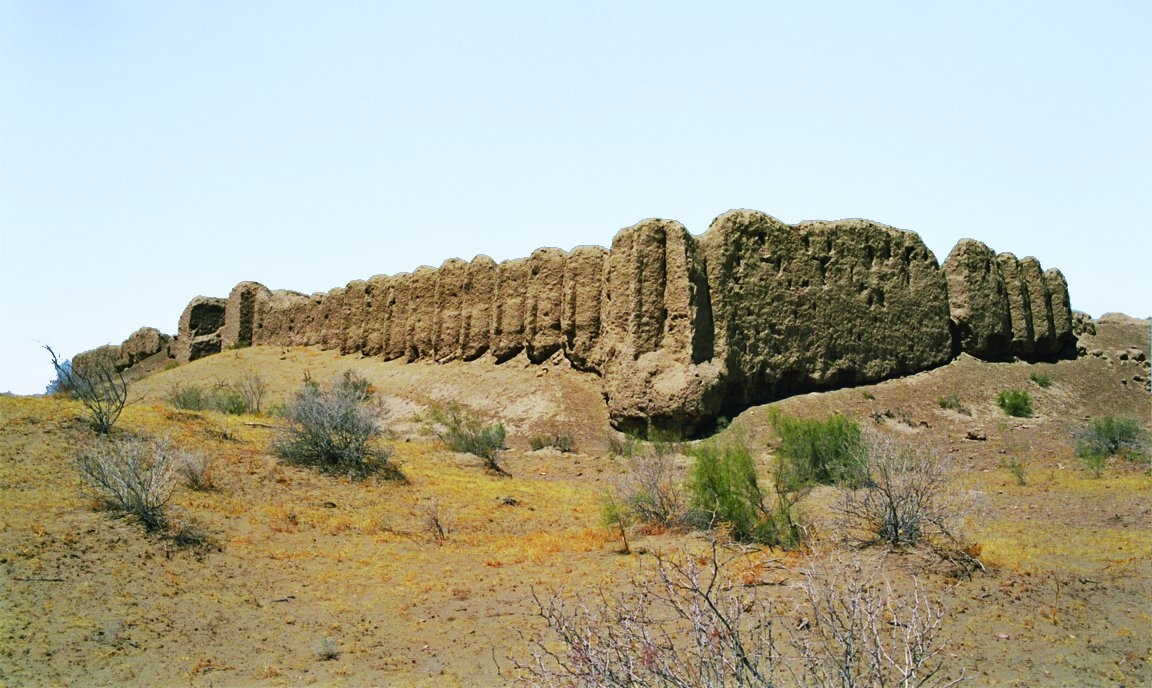 Eski Merv ile Âmül arasında yer alanAkçakale Kervansarayı’nın kalıntıları