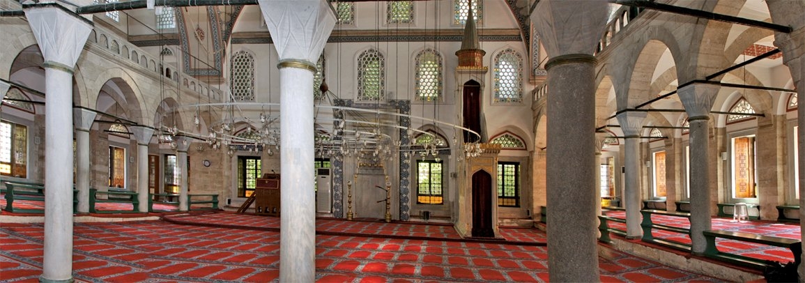 Zal Mahmud Paşa Camii harim kısmından bir görünüş
