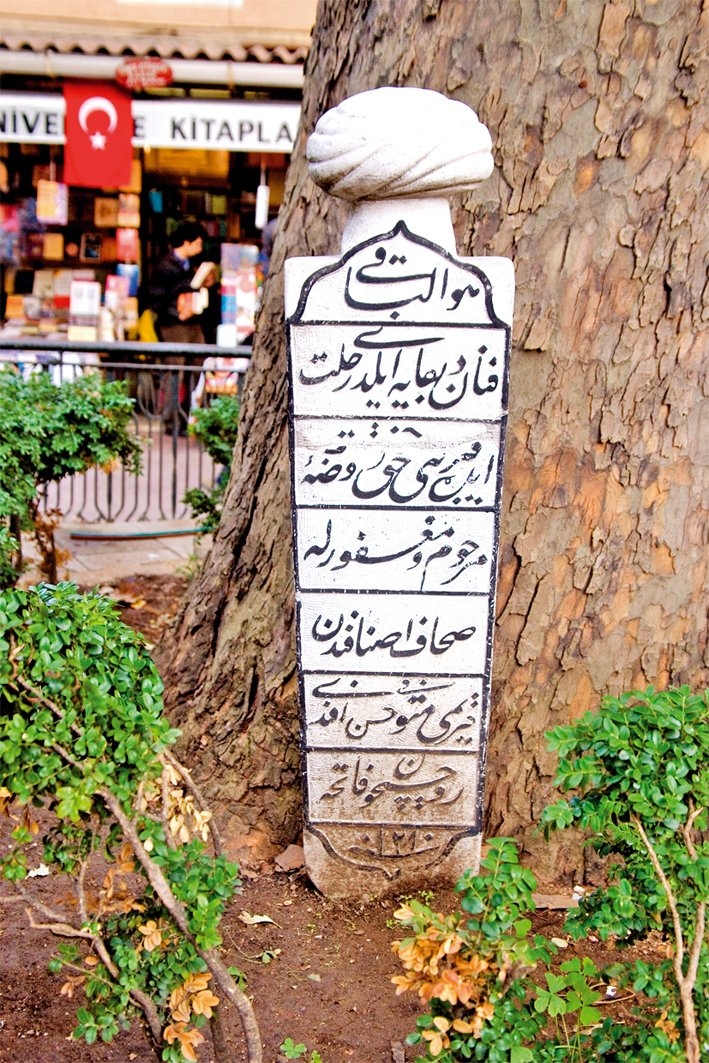 Sahaf Kırımlı Hasan Efendi’nin Sahaflar Çarşısı içindeki mezar taşı