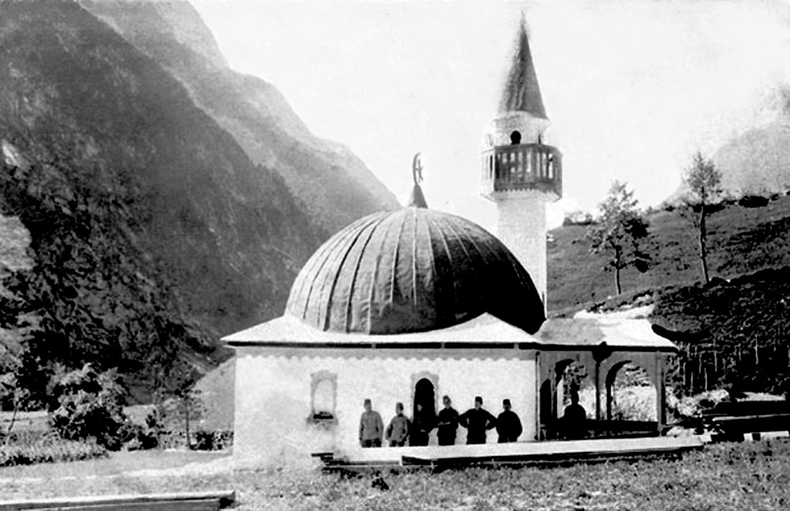 Boşnak askerlerin bugünkü Slovenya’nın kuzeybatısındaki Log Pod Mangartom köyünde 1915 yılında yaptıkları, İtalyan işgali sırasında ortadan kaldırılan mescid