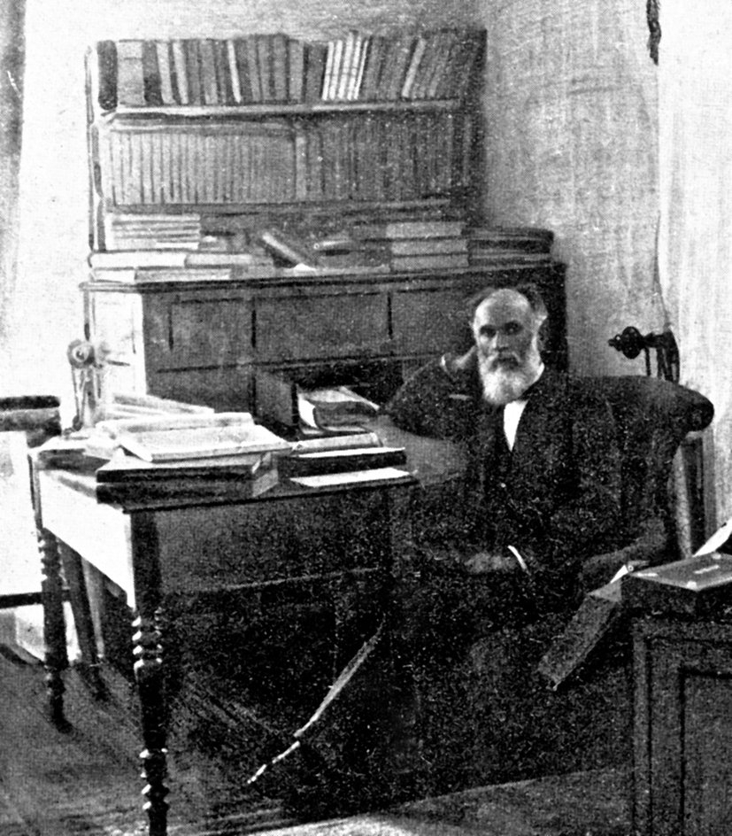 Şemseddin Sâmi köşkündeki çalışma odasında