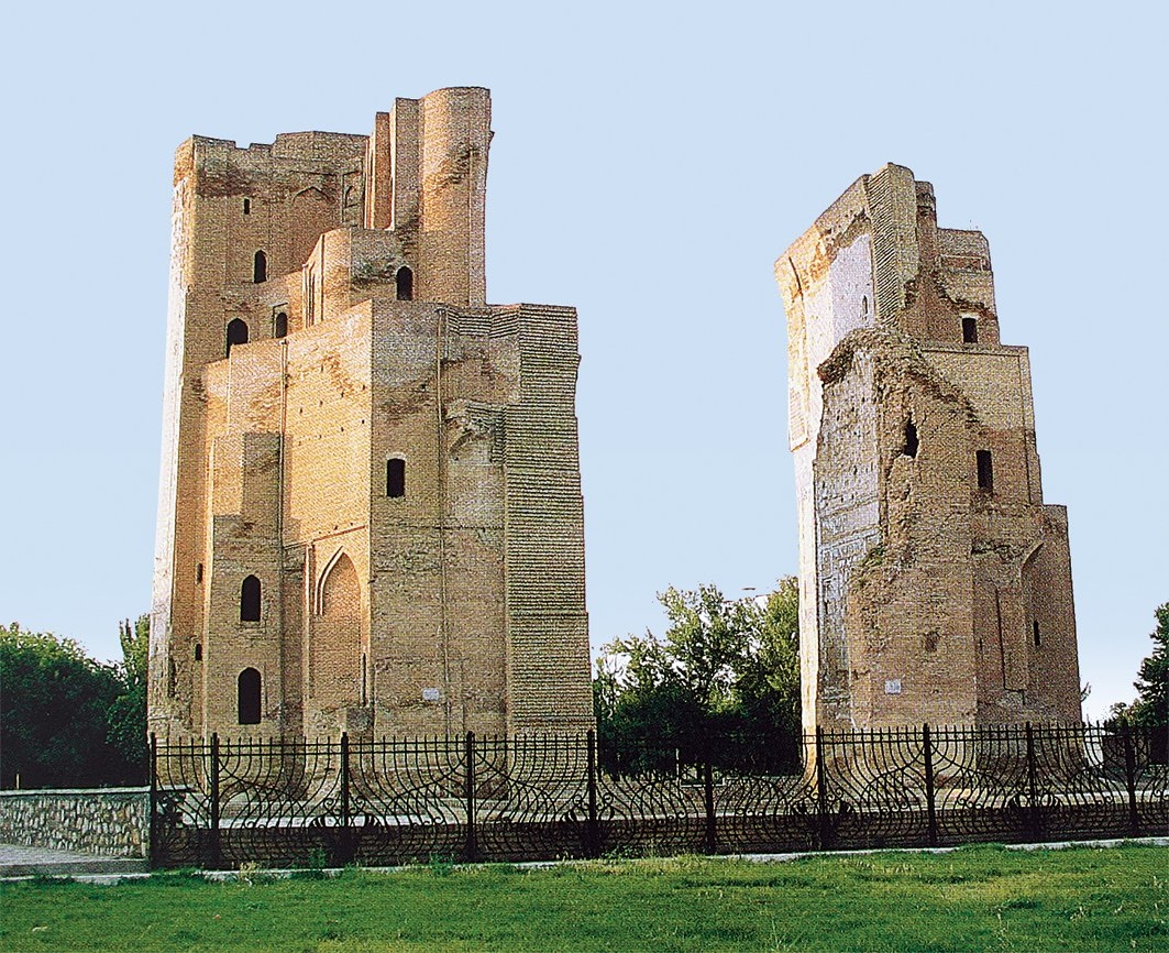 Timur’un Şehrisebz’deki sarayınınsağlam kalan eyvan kemeri