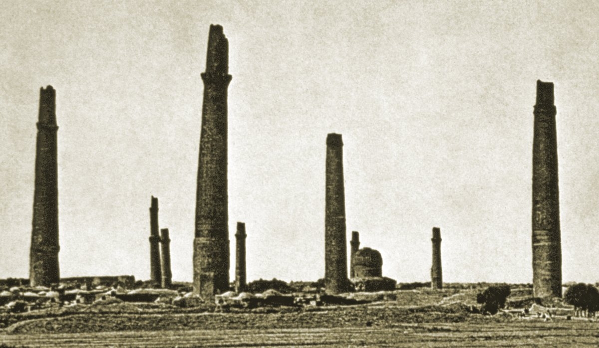 Herat’ta Musallâ, Gevher Şâd Camii ve Medresesi ile Hüseyin Baykara Medresesi’nin minareleri