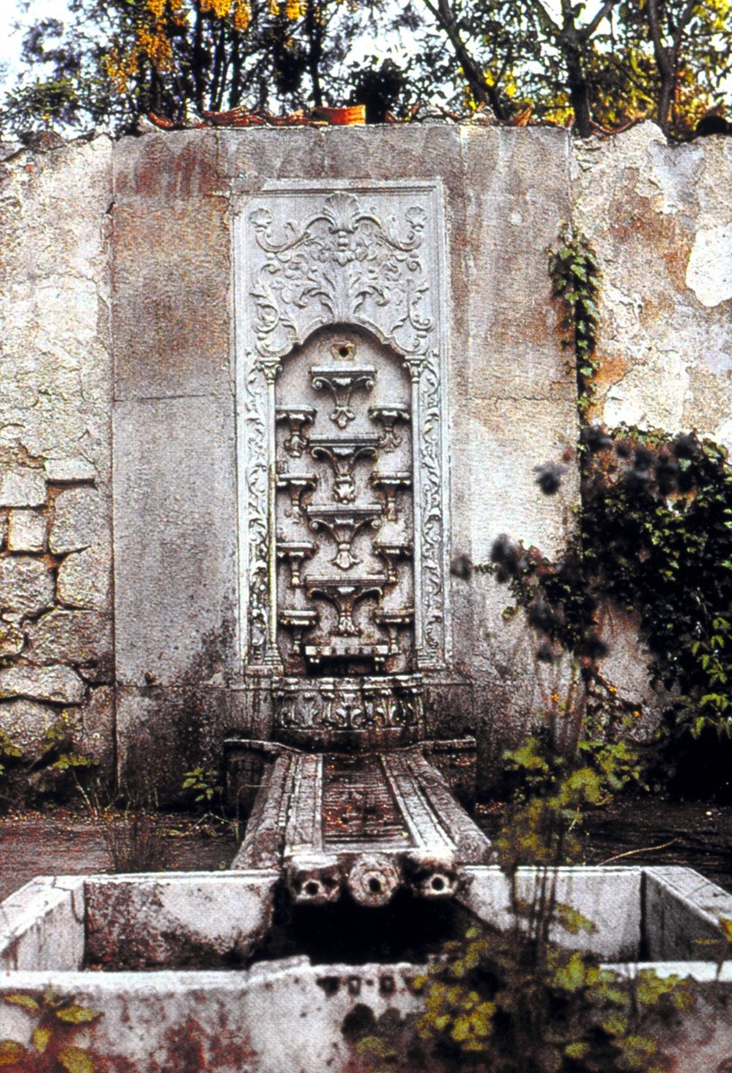 Han Sarayı’nın iç bahçesindeki selsebilli havuz