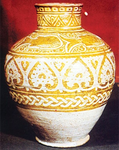 Fâtımîler dönemine ait seramik vazo(Londra Victoria and Albert Museum)