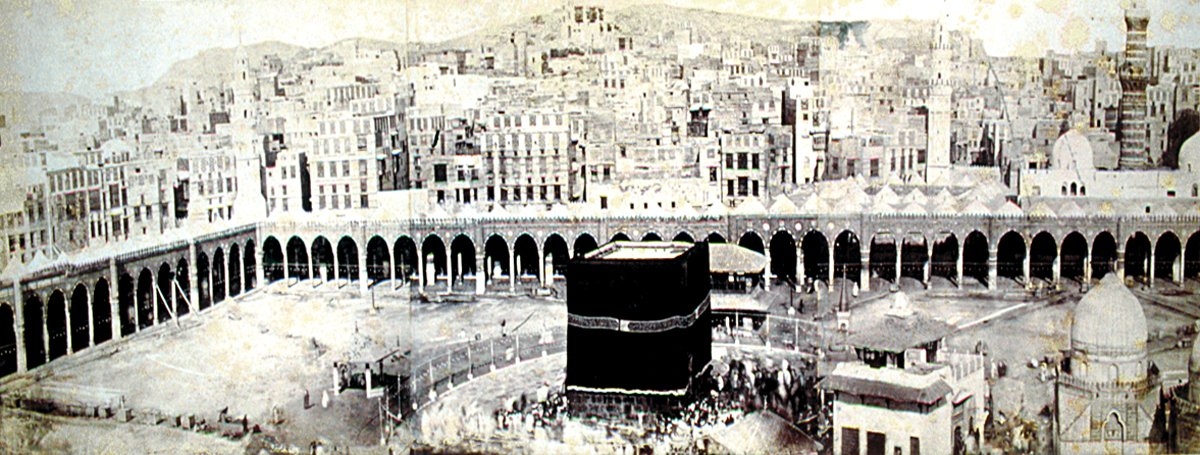 XX. yüzyılın başlarında Kâbe ve Harem-i şerif’i gösteren bir fotoğraf (İÜ Ktp., Albüm, nr. 90770)