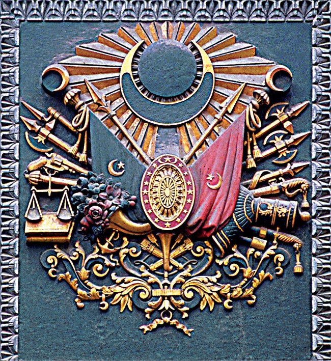 Kapalıçarşı’nın Nuruosmaniye Kapısı’ndaki Osmanlı Devleti arması – Fatih/İstanbul