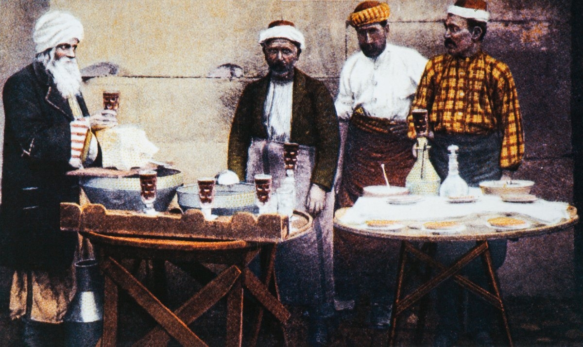 Muhallebiciler (İstanbul Belediyesi Atatürk Kitaplığı kartpostal koleksiyonu)