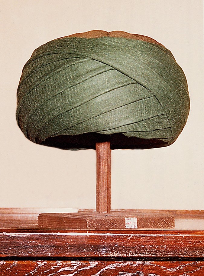 Sinânî tâc-ı şerifi (İstanbul Belediyesi Şehir Müzesi, Envanter nr. 3096/8)