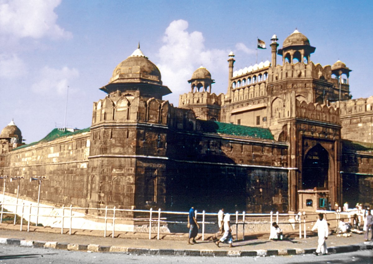 Şah Cihan döneminde yapılan Lâl Kale’nin dışından bir görünüş – Delhi/Hindistan