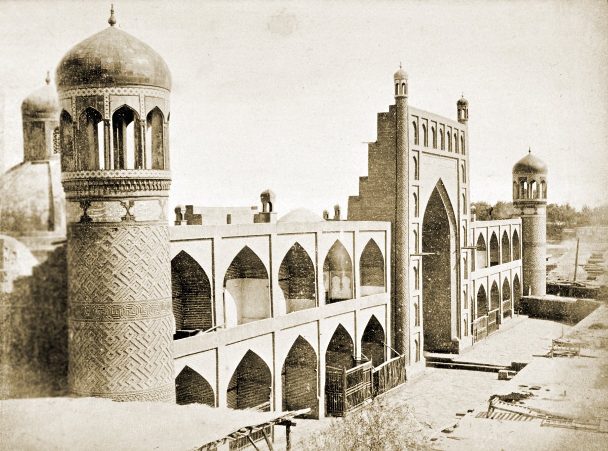 Hudâyâr Han Medresesi’nin XX. yüzyıl başlarına ait bir fotoğrafı (İÜ Ktp., Albüm, nr. 91771)