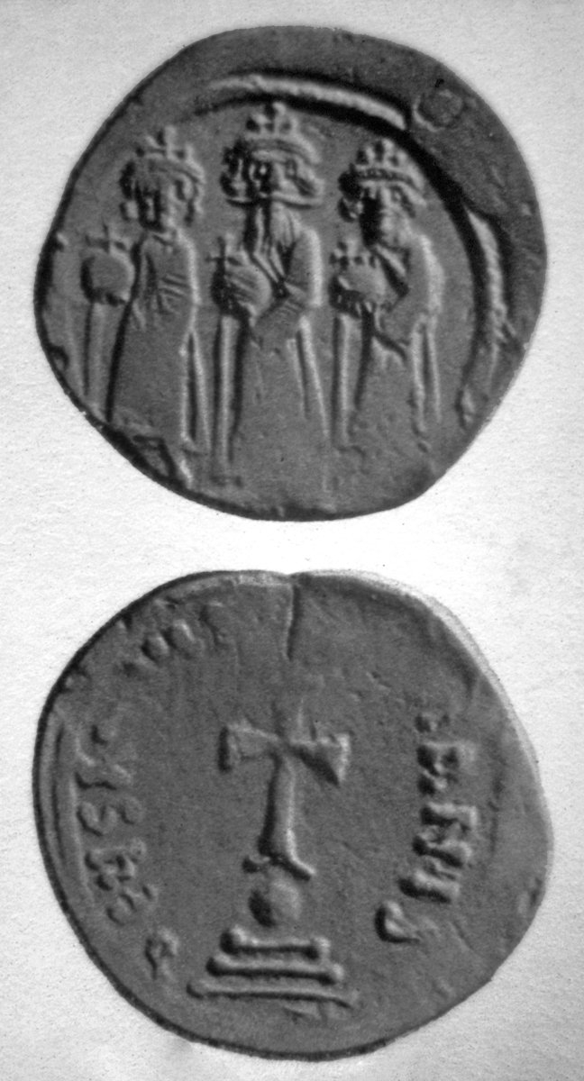 İmparator Herakleios ve oğullarının tasvir edildiği Bizans sikkesi (Longuet, şekil 27)