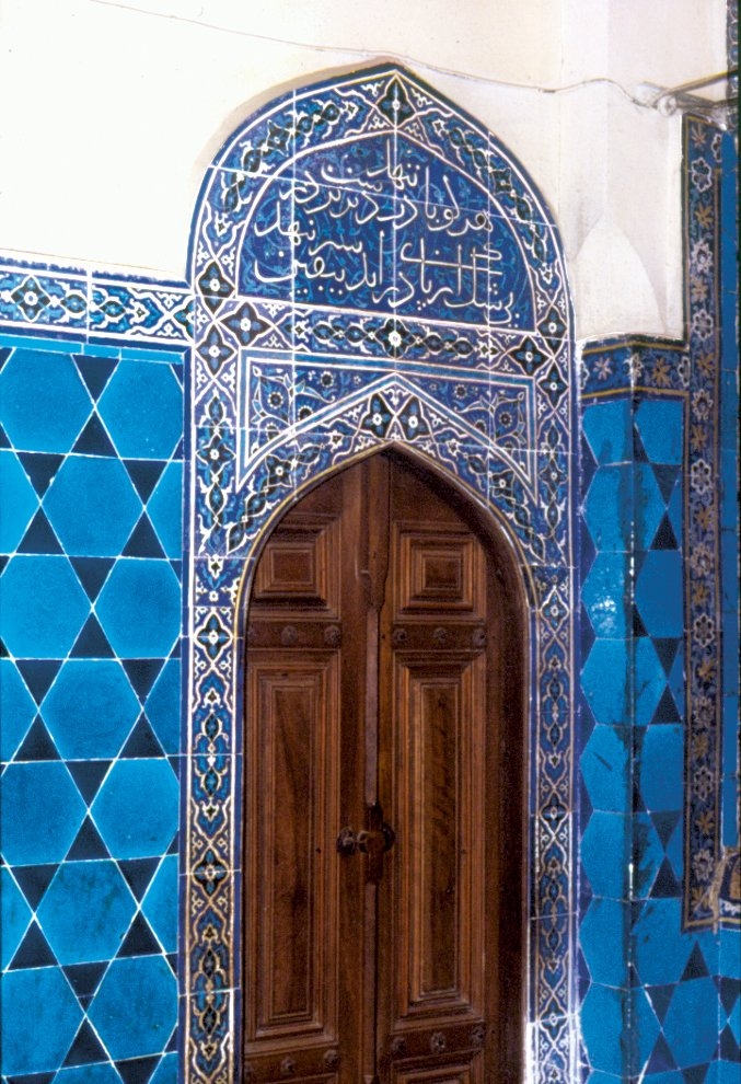 Yeşilcami’nin mahfil sahanlığı kapısıçevresindeki çiniler