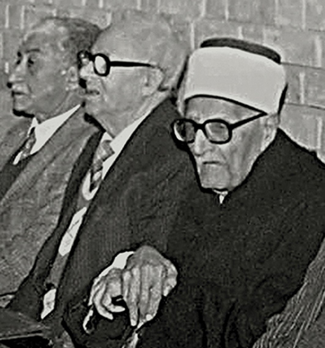 Nûrî Hammûdî el-Kaysî (sol başta), Sâlih Ahmed el-Ali ve Muhammed Behcet el-Eserî ile birlikte
