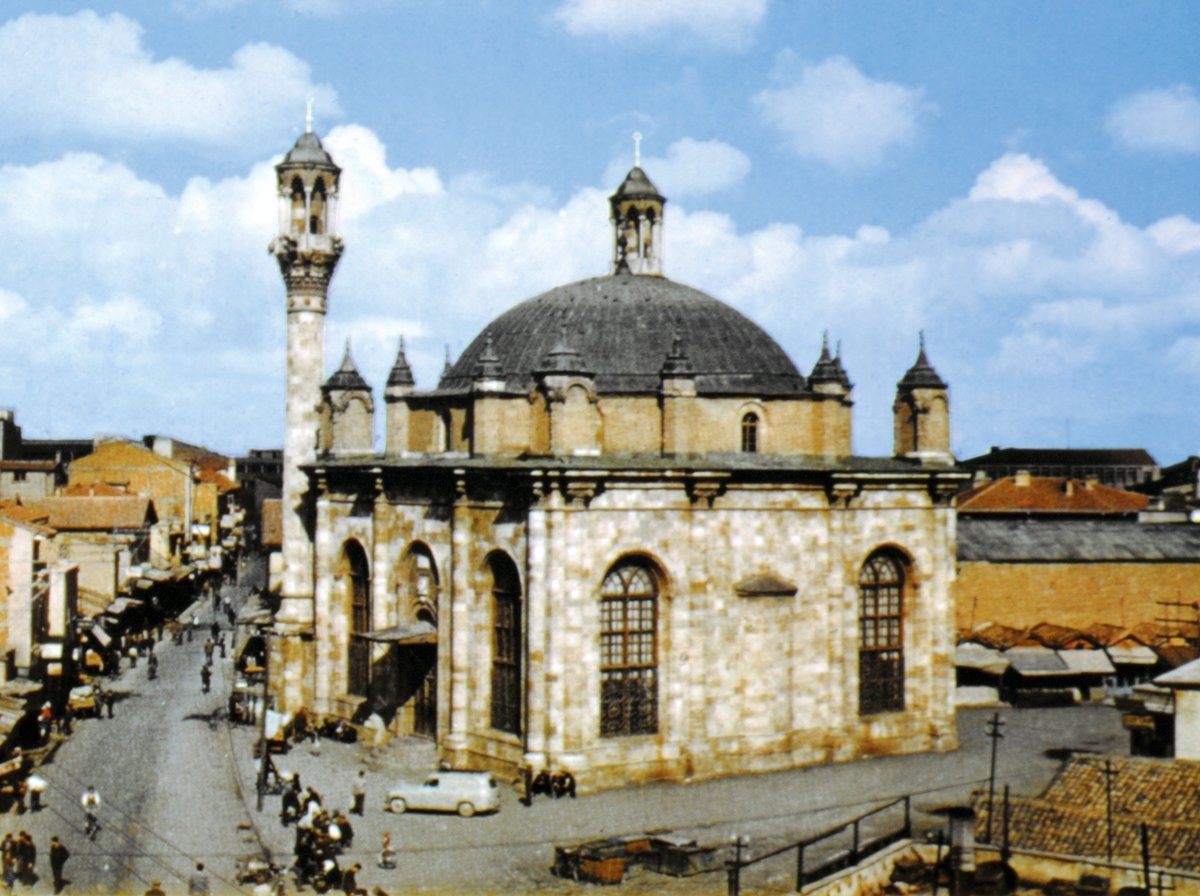 Anadolu’da karma üslûpta inşa edilen yapılardan Aziziye Camii – Konya