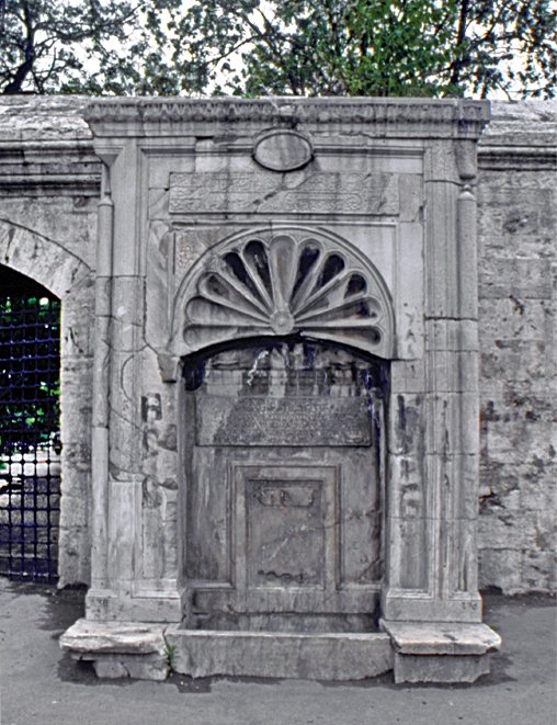 Türk barokunun üslûbunda yapılan Şehzâdebaşı’ndaki Ayşe Sultan Çeşmesi – Fatih/İstanbul