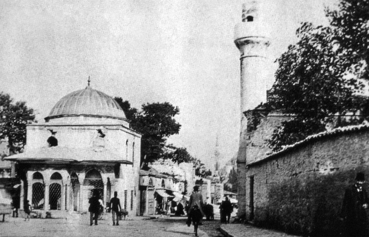 Kuyucu Murad Paşa Külliyesi’nin XIX. yüzyıl sonundaki görünüşü (Ahmet Vefa Çobanoğlu fotoğraf arşivi)