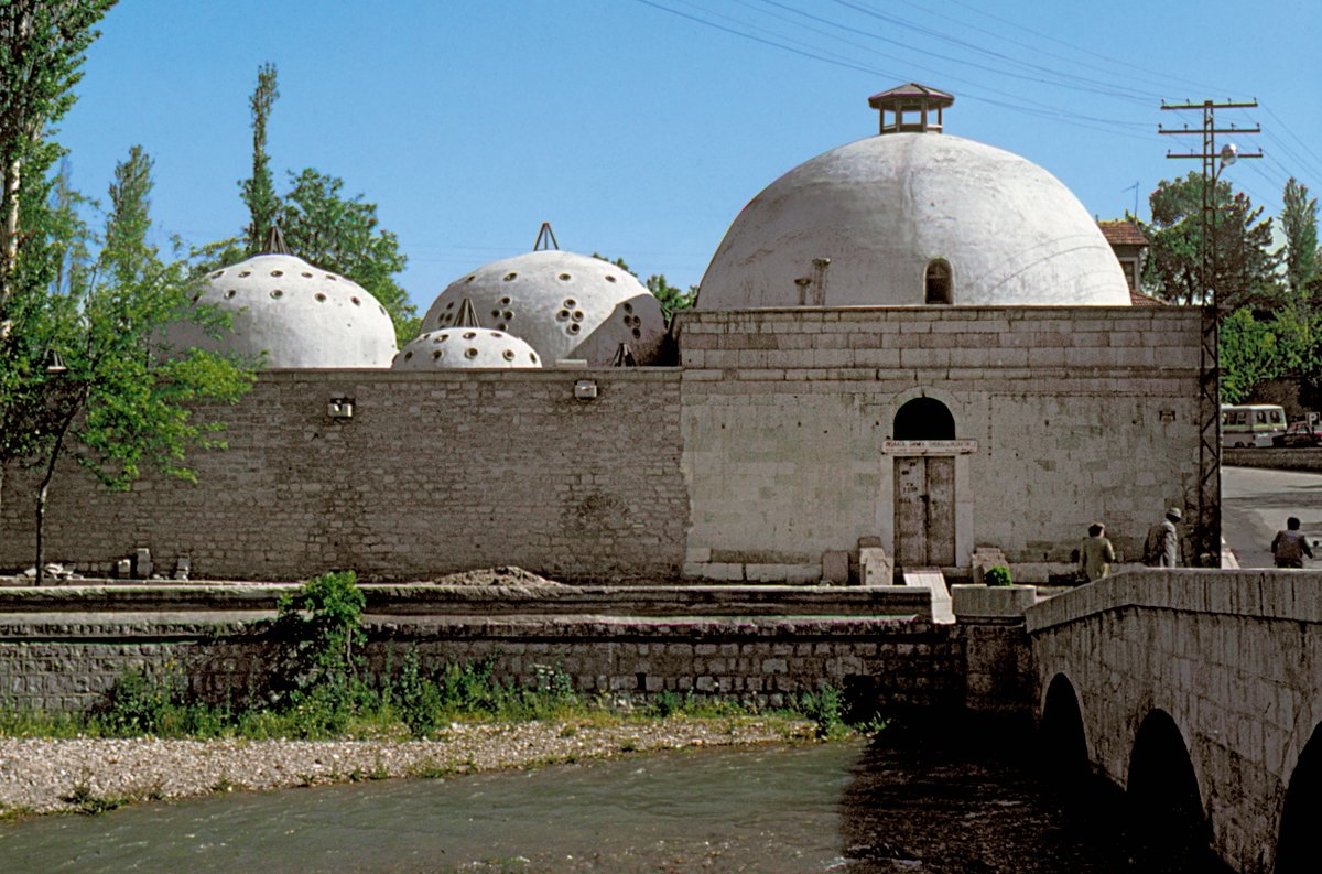 Karamanoğulları dönemine ait Meram Hamamı – Konya