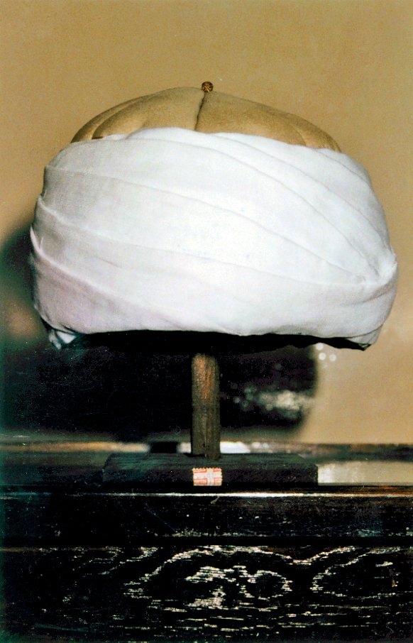 Sa‘dî tacı (İstanbul Belediyesi Şehir Müzesi, Envanter nr. 3096/6)