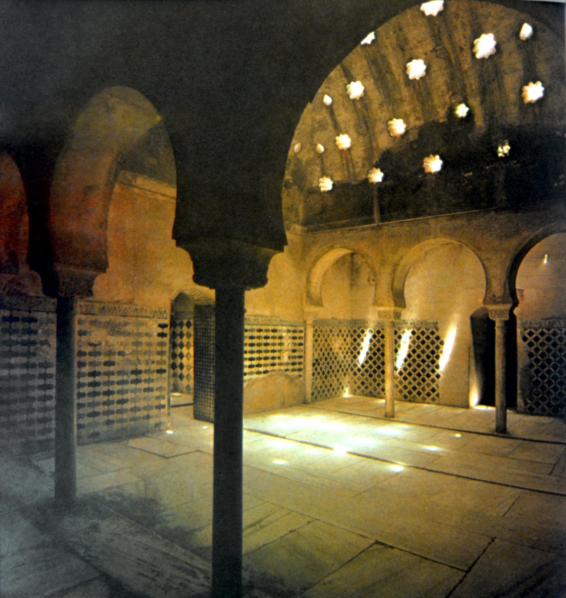 Elhamra Sarayı Hamamı’nın içinden bir görünüş