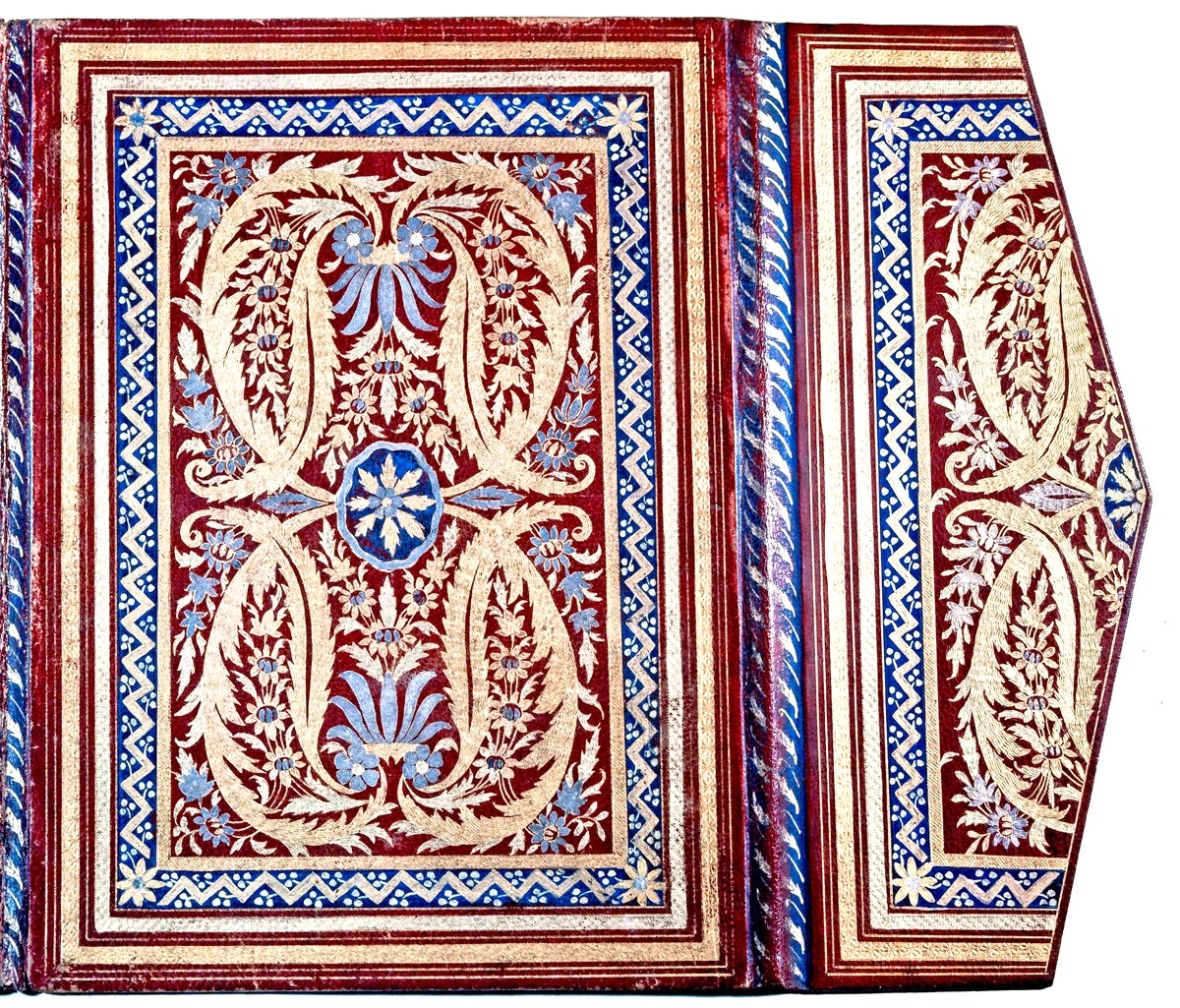 XVIII. yüzyıla ait bir elifbâ cüzünün zerdûzî cilt kapağı (TSMK, Emanet Hazinesi, nr. 435)