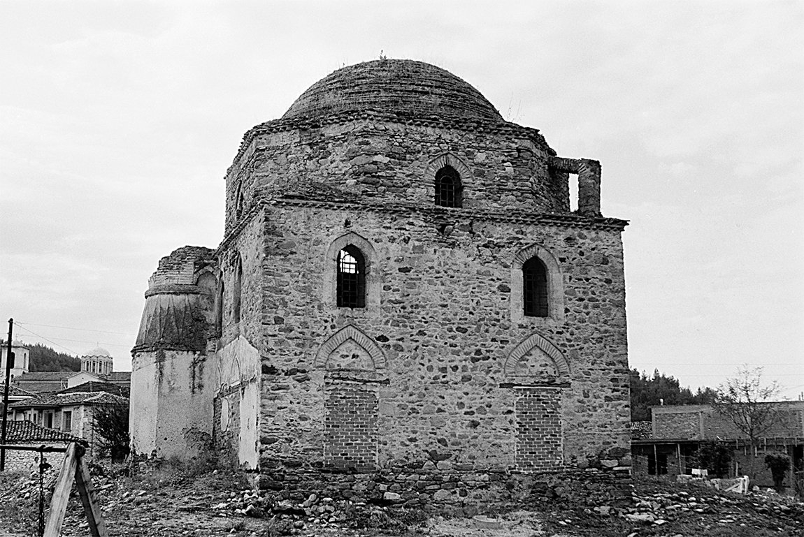 Muharrem Paşa Camii’nin minaresi yıkıldıktan sonra 1990 yılına ait fotoğrafı (Machiel Kiel fotoğraf arşivi)