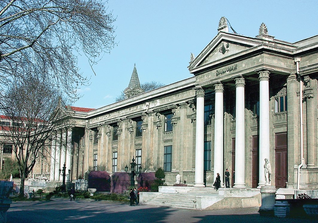 İstanbul Arkeoloji Müzeleri’nin ana binasının ön cephesi