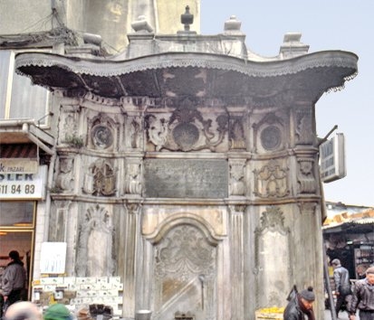 Mısır Çarşısı yakınındaki Hatice Sultan Çeşmesi