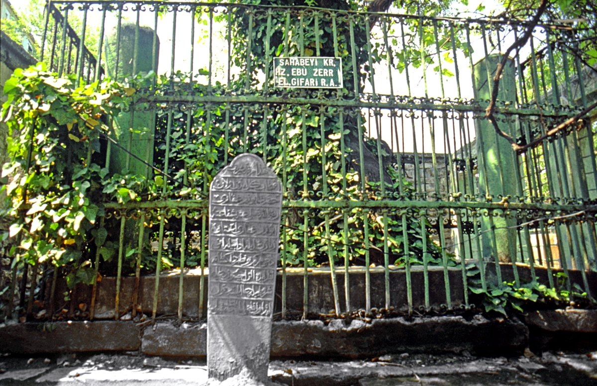 Ayvansaray’da Ebû Zer el-Gıfârî’nin mezarı