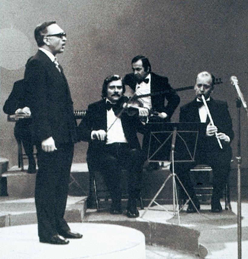 Bekir Sıtkı Sezgin Ankara’da bir televizyon konserinde (26 Mart 1975)