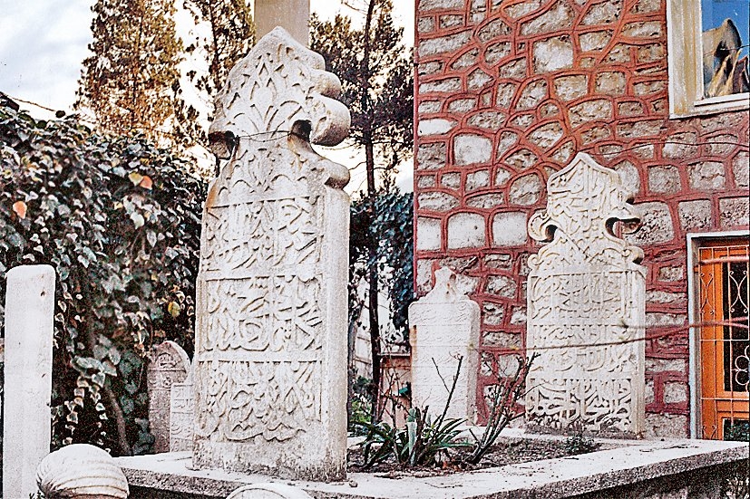 Sinân-ı Atîk’in Fatih’teki camisinin hazîresindeki mezarı