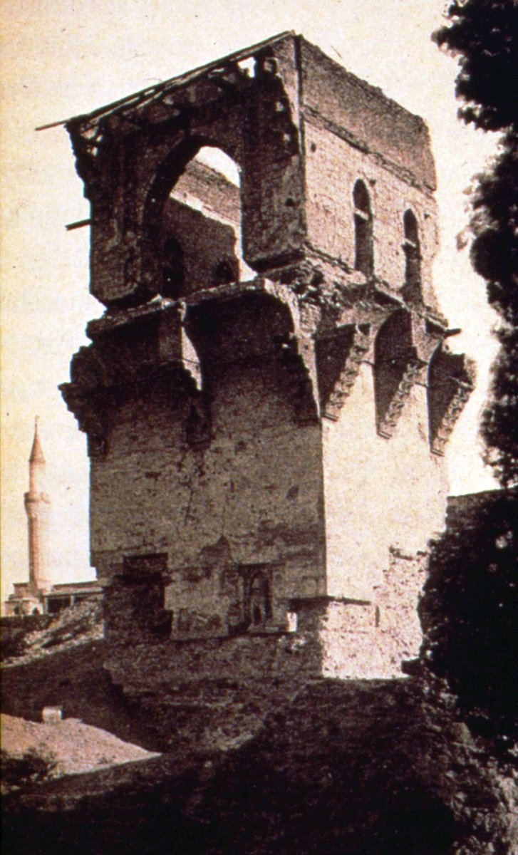 Alâeddin Köşkü’nün kalıntılarının XIX. yüzyıl sonundaki durumunu gösteren fotoğraf(F. Sarre, Reise in Kleinasien, lv. XVII)