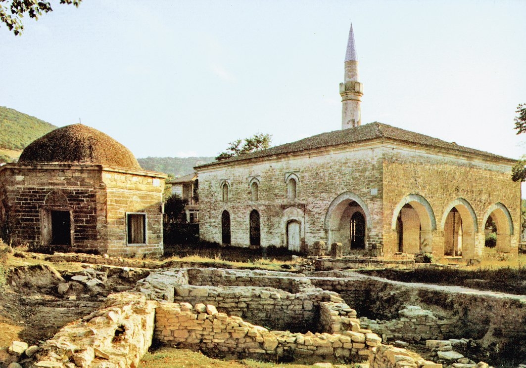 Babadağı’nda Ali Paşa Camii ve Türbesi ile medresenin kalıntıları