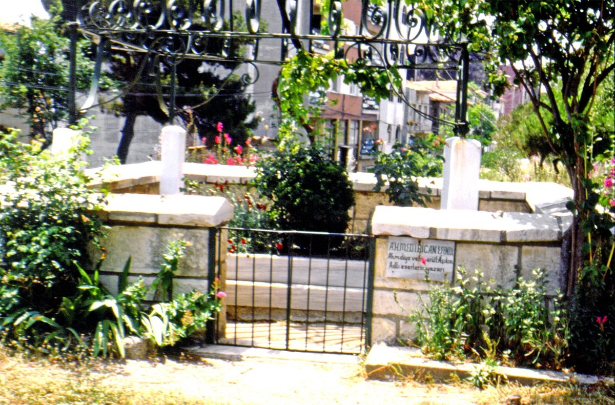 Ahmed Bîcan’ın açık türbesi – Gelibolu/Çanakkale