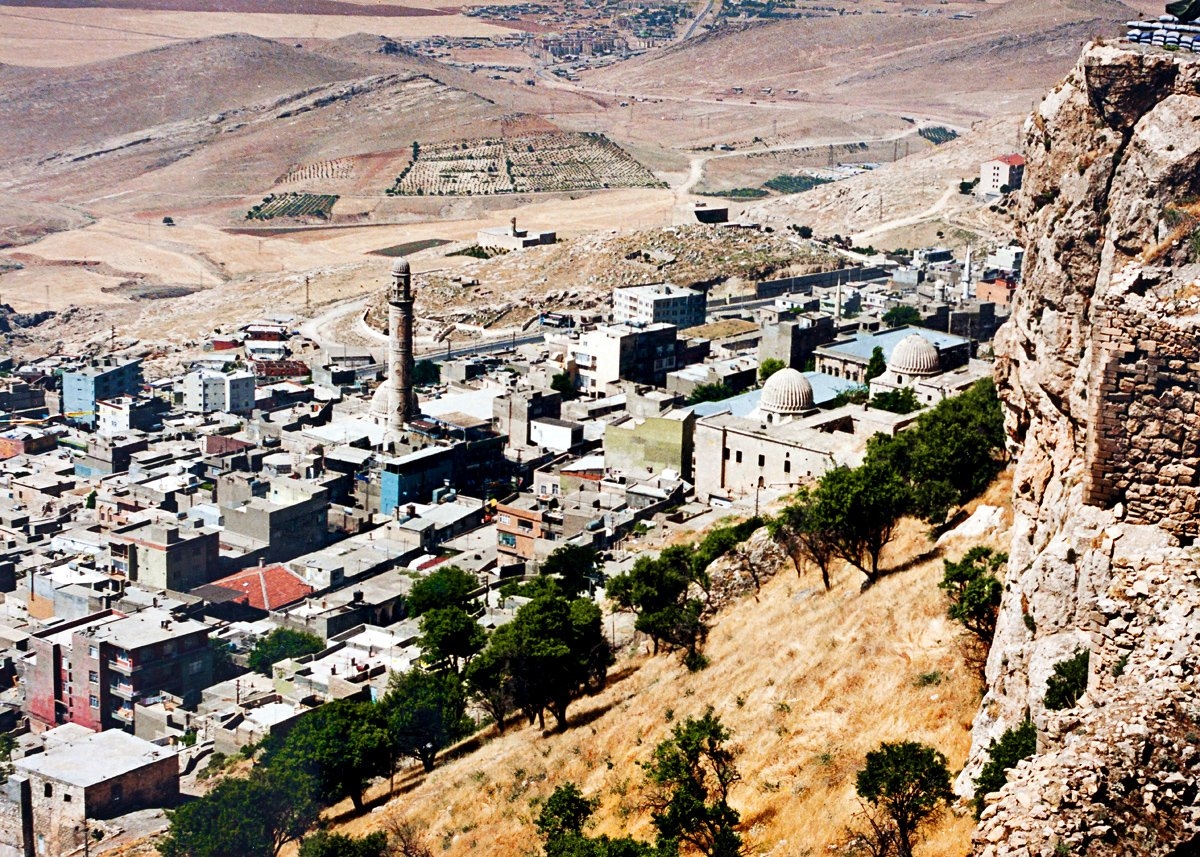 Kalenin bulunduğu tepeden Mardin’in görünüşü