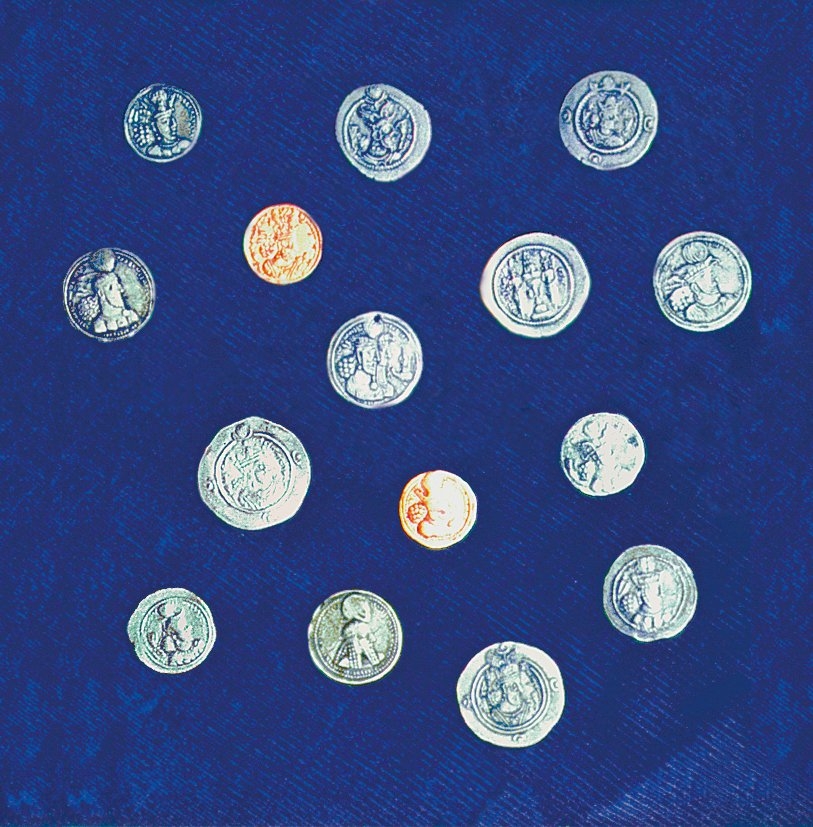 Sâsânîler’e ait bazı altın ve gümüş sikkeler