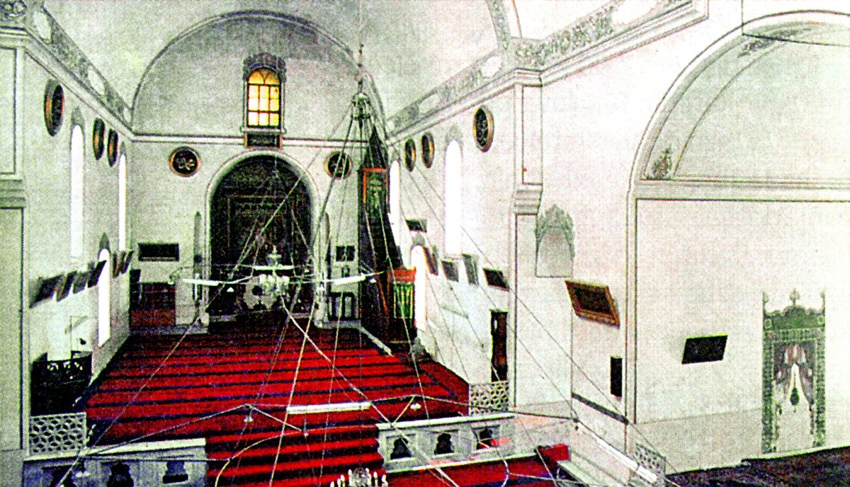 Bursa Hudâvendigâr Camii’nin içinden bir görünüş