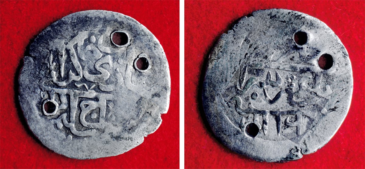 Gazi Giray adına Bahçesaray’da basılan bir gümüş sikke (İstanbul Arkeoloji Müzeleri, Teşhir nr. 2364)