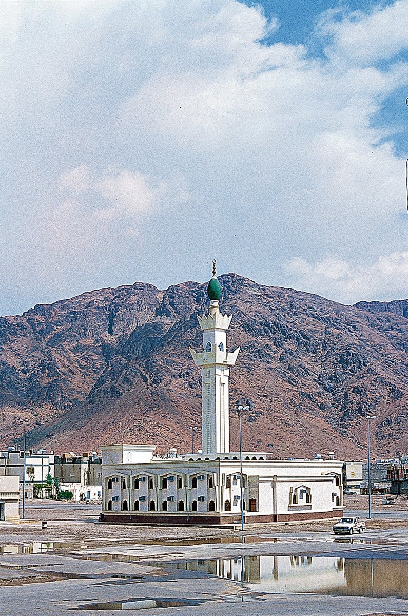 Uhud Savaşı’nın meydana geldiği yerde yaptırılan Hz. Hamza Camii