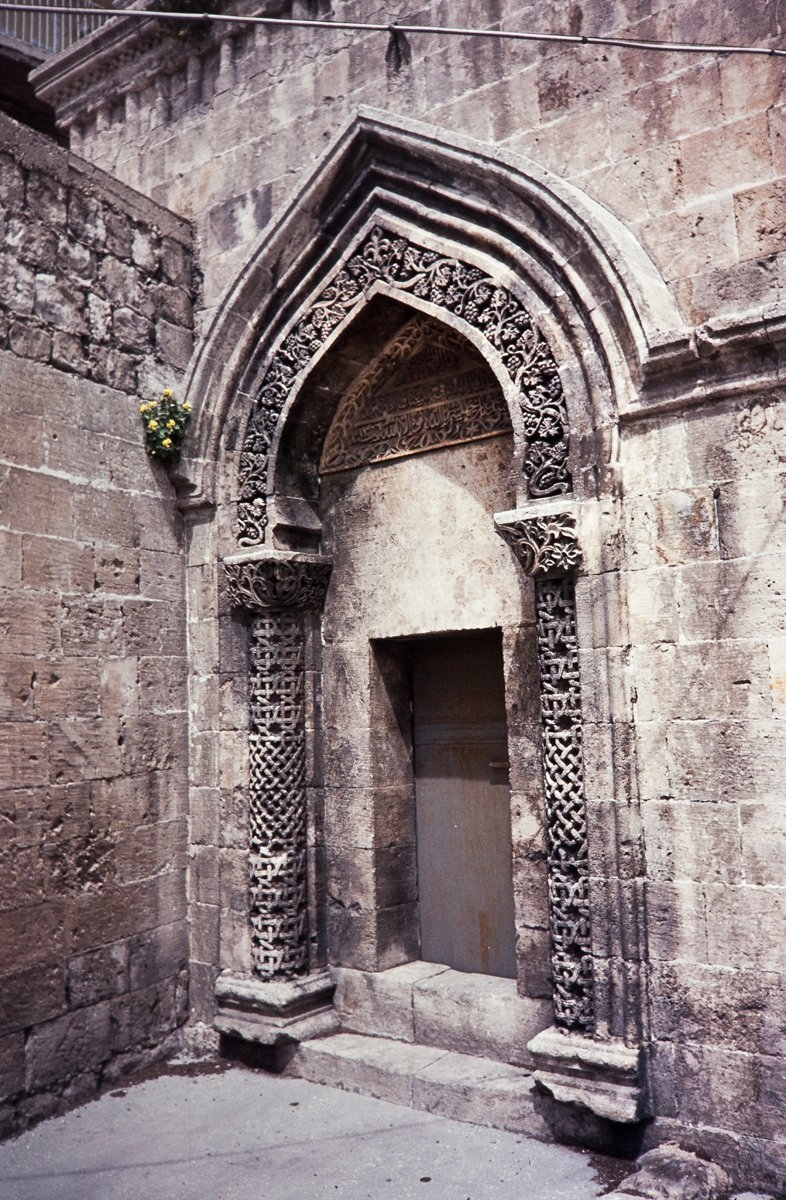 Mardin Ulucamii’nin taş süslemeli minare kapısı