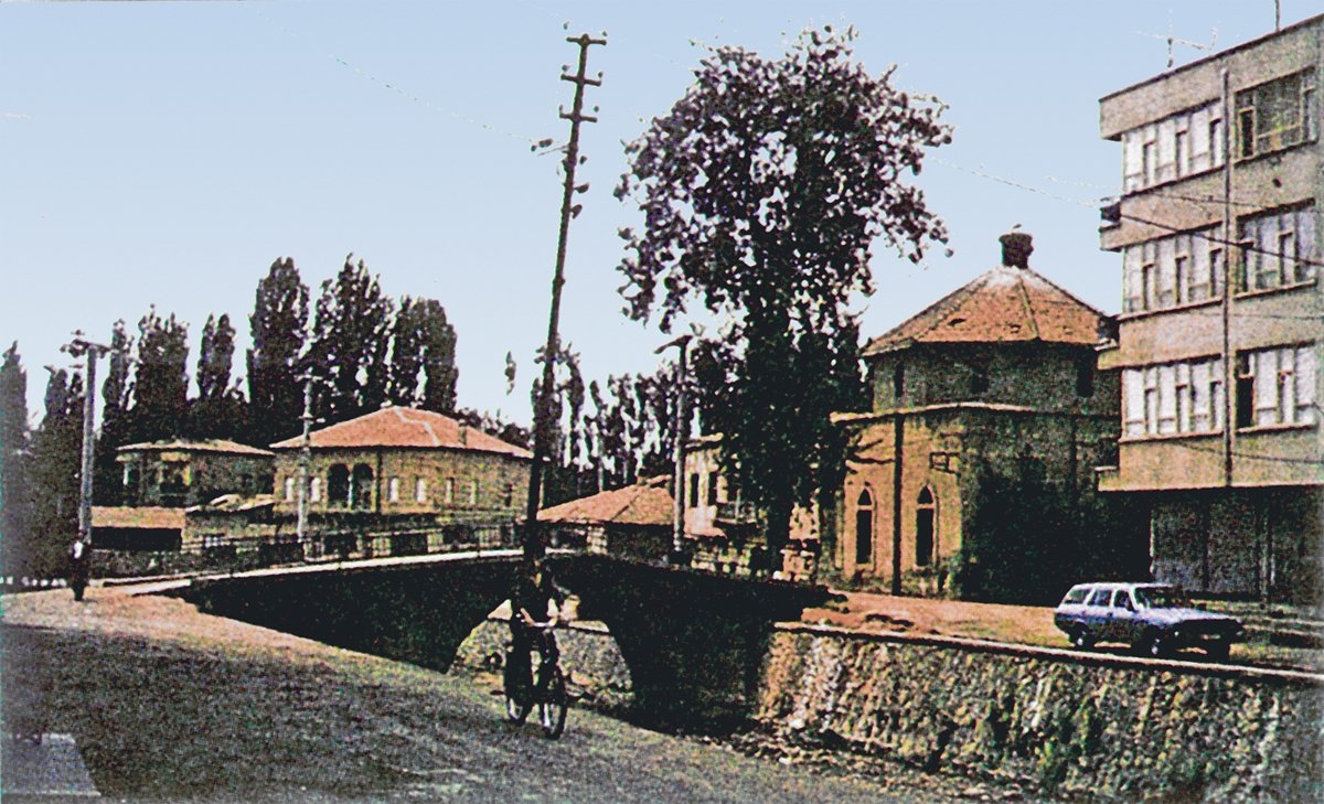Aksaray’da Melendiz çayı kenarında evler (Emrullah Güney arşivi)