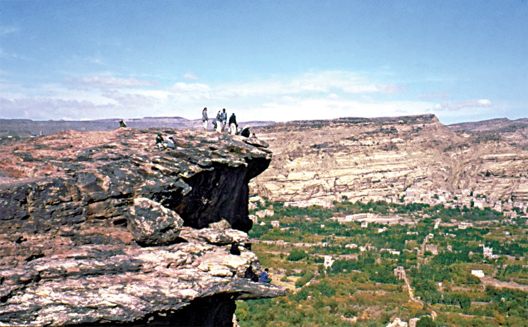 San‘a’ya 8 km. uzaklıktaki Zahr vadisinden bir görünüş – Yemen