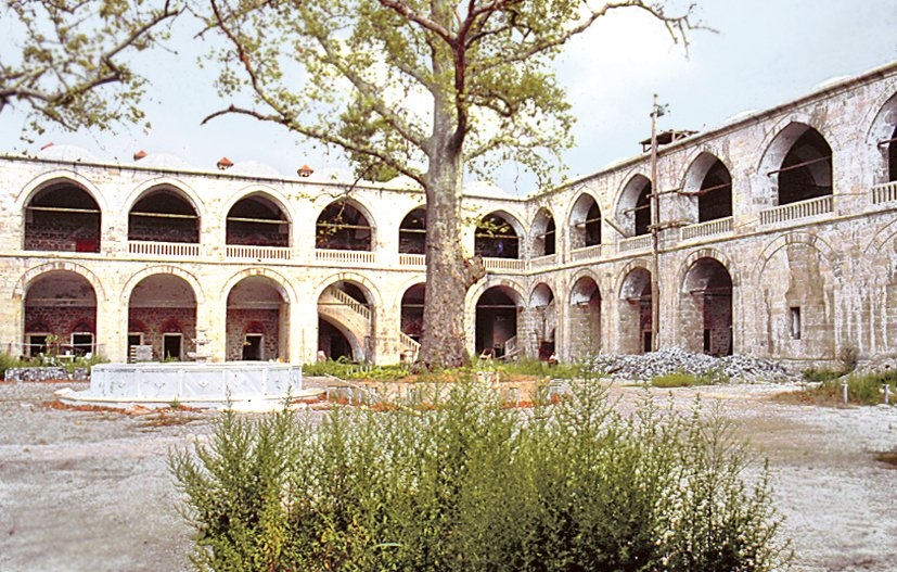 Pirinç Hanı’nın avlusundan bir görünüş