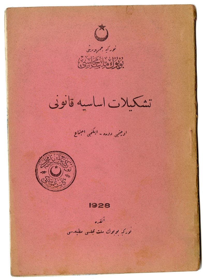 Türkiye Büyük Millet Meclisi Matbaası tarafından 1928 yılında yayımlanan Teşkîlât-ı Esâsiyye Kanunu: Üçüncü Devre-İkinci İctimâ (İSAM Ktp., nr. 158387)