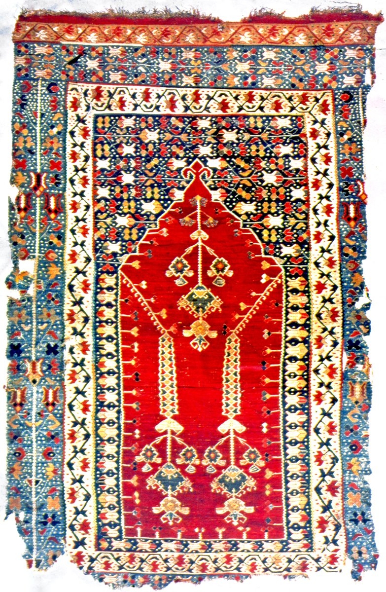 Giresun Şebinkarahisar’da dokunmuş XVIII. yüzyıla ait kandil ve çiçek desenli kilim (Ankara Etnografya Müzesi)